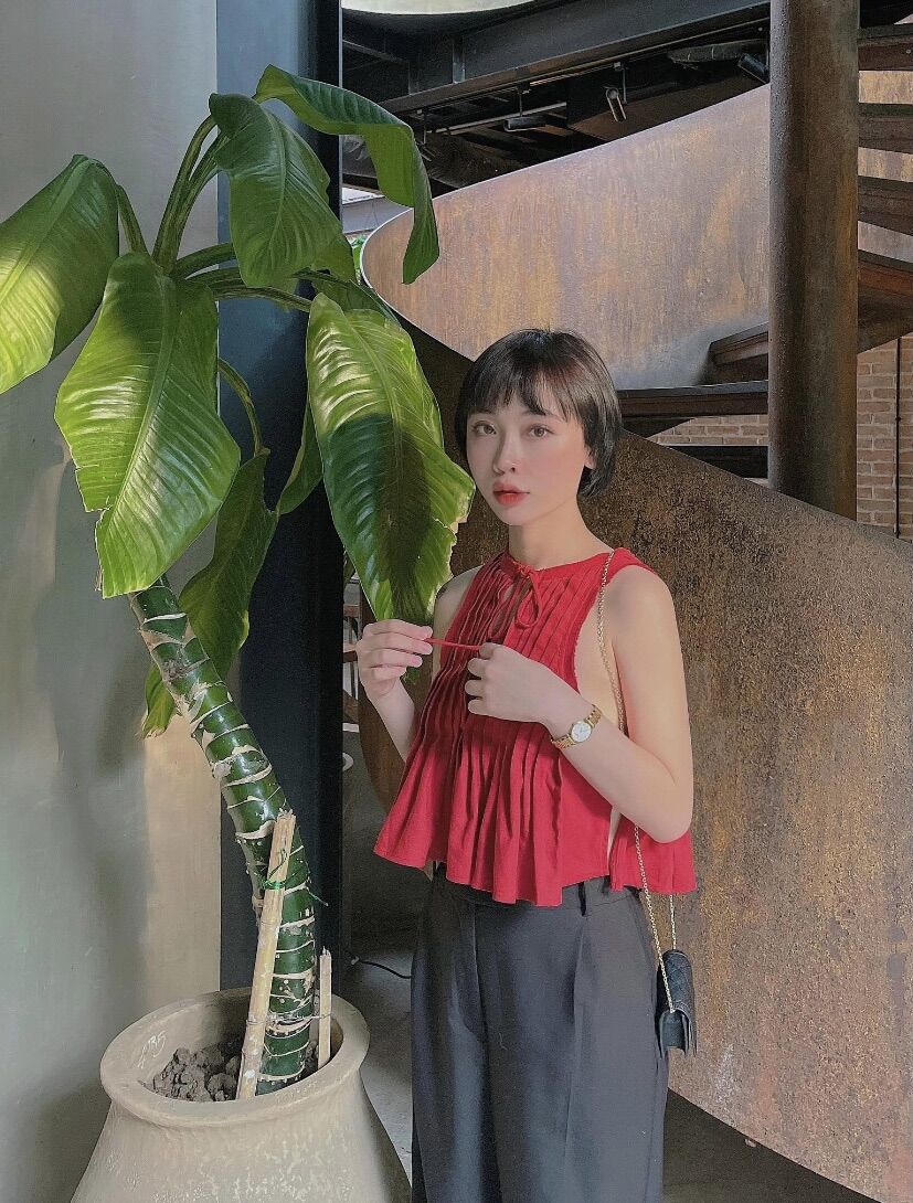 /ouba:d/ - ÁO ĐỎ XẾP LY