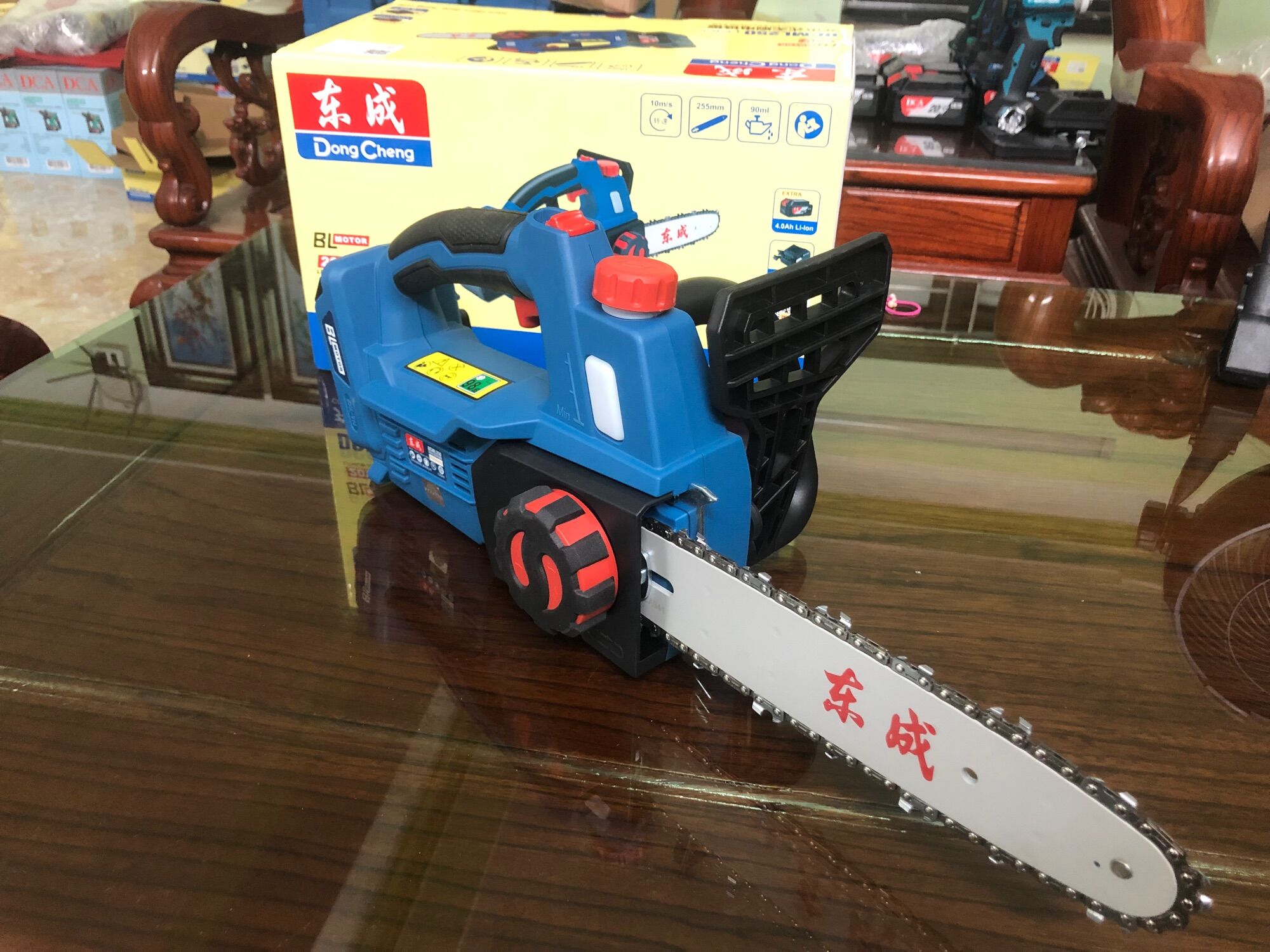 Cưa xích pin dongcheng 20v dcml250 chính hãng pin 20v-4ah
