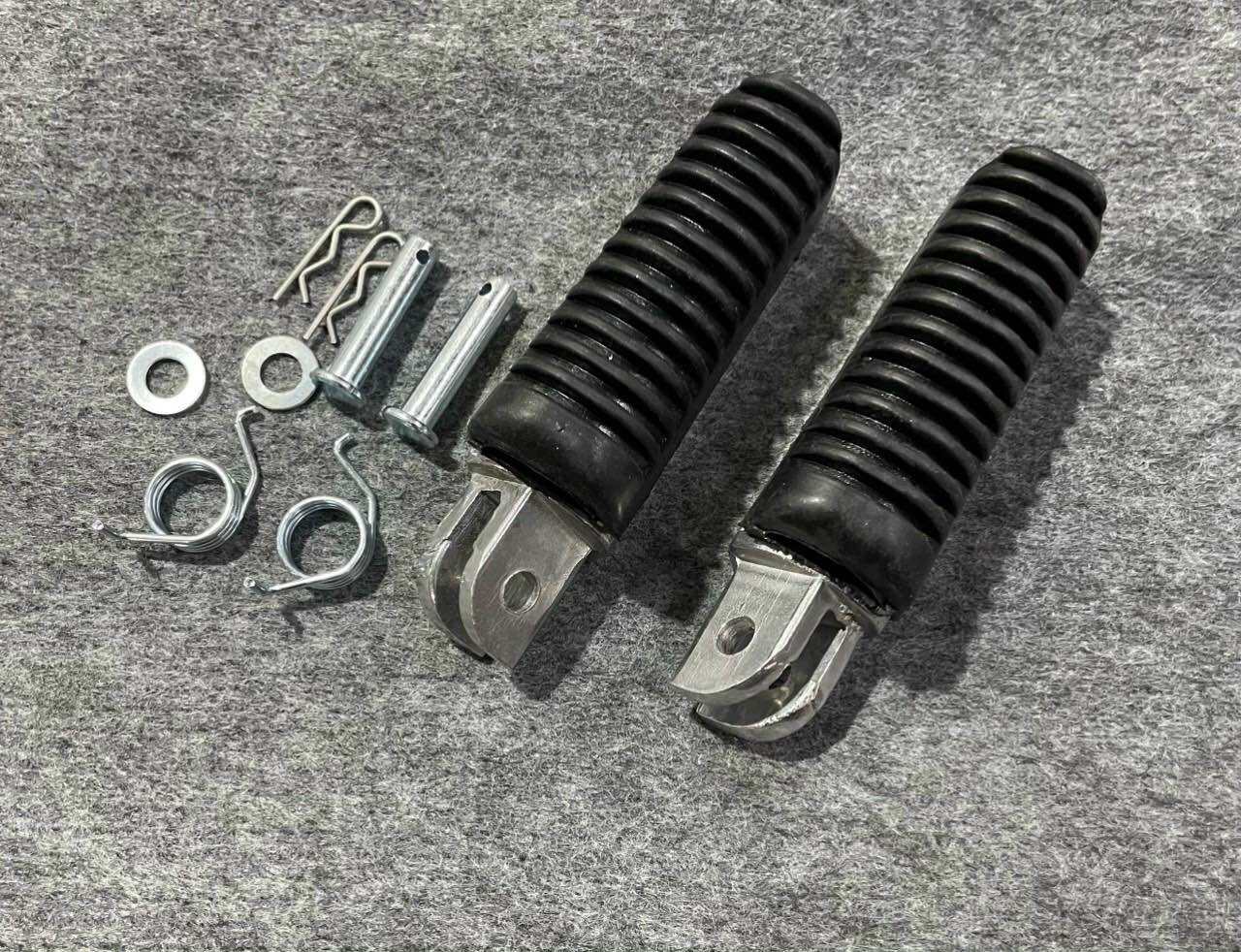 Cặp 2 bên gác chân trước xe Exciter 150 cao su gác chân trước ex150