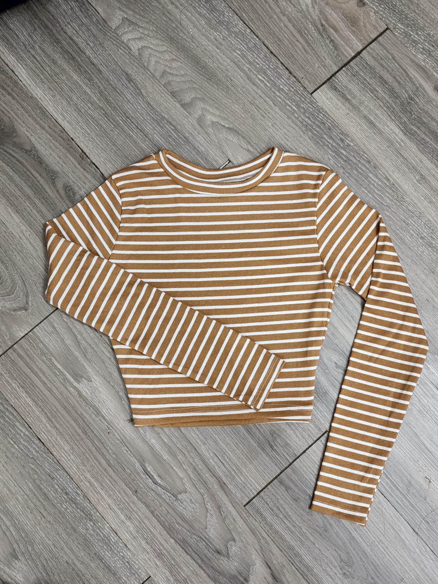 Áo croptop sọc ngang tay dài