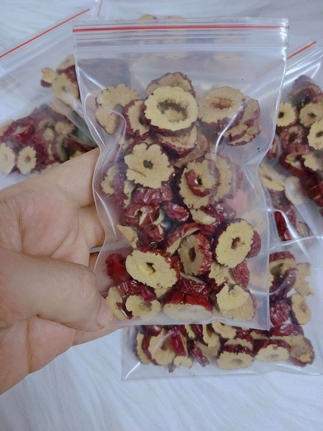 Táo đỏ- Thức ăn dành cho hamster, ăn dặm hamster