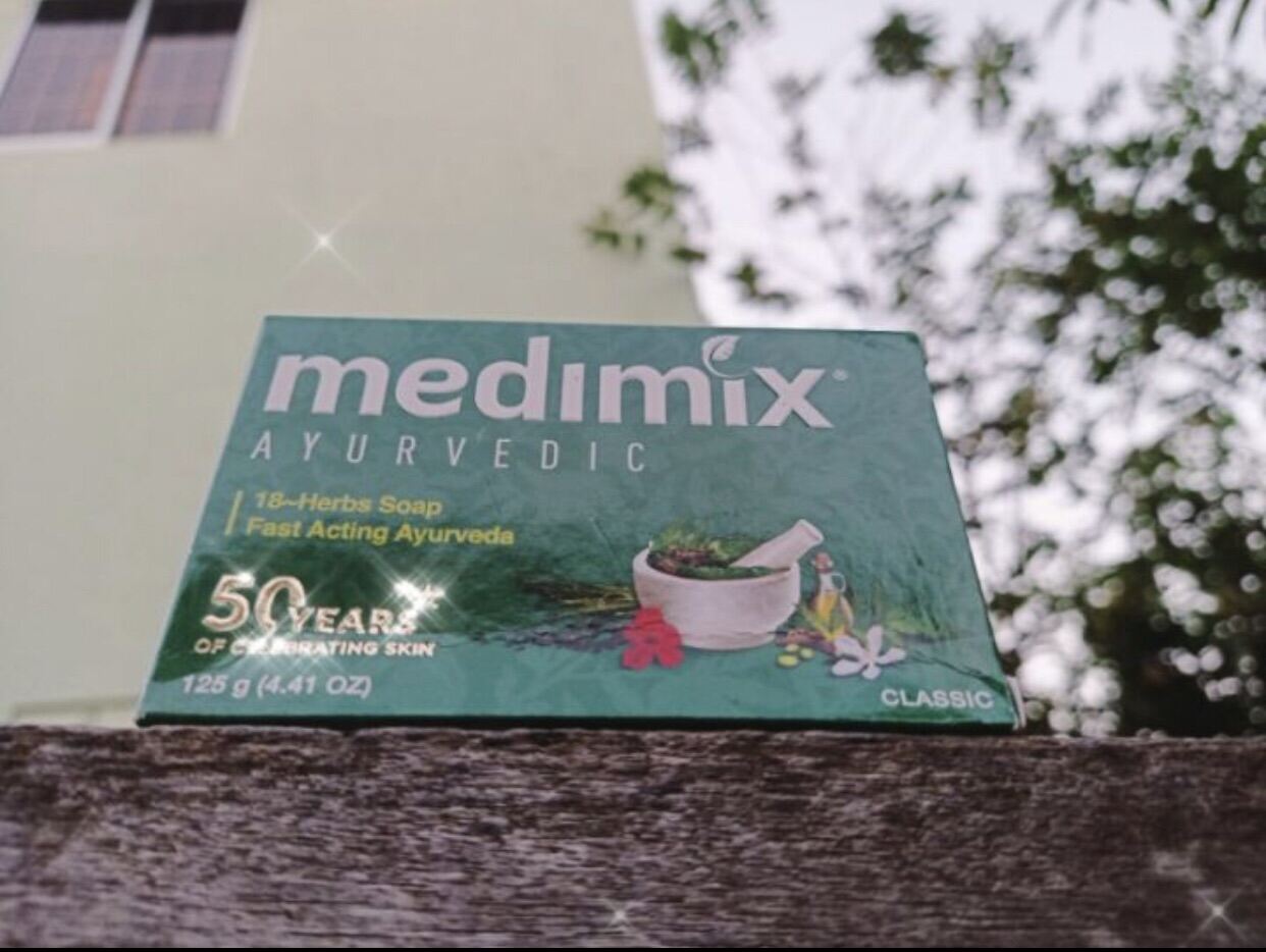 Xà phòng Medimix 18 thảo mộc giảm mụn, viêm nang lông