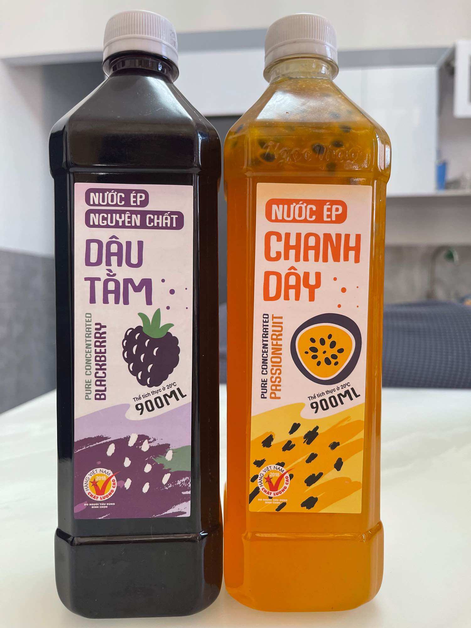 Combo 1 Nước Cốt Chanh Dây Mác Mác Tươi và 1 Nước Cốt Dâu Tằm Tươi Đà Lạt mỗi chai 1000g/900ml siro syrup