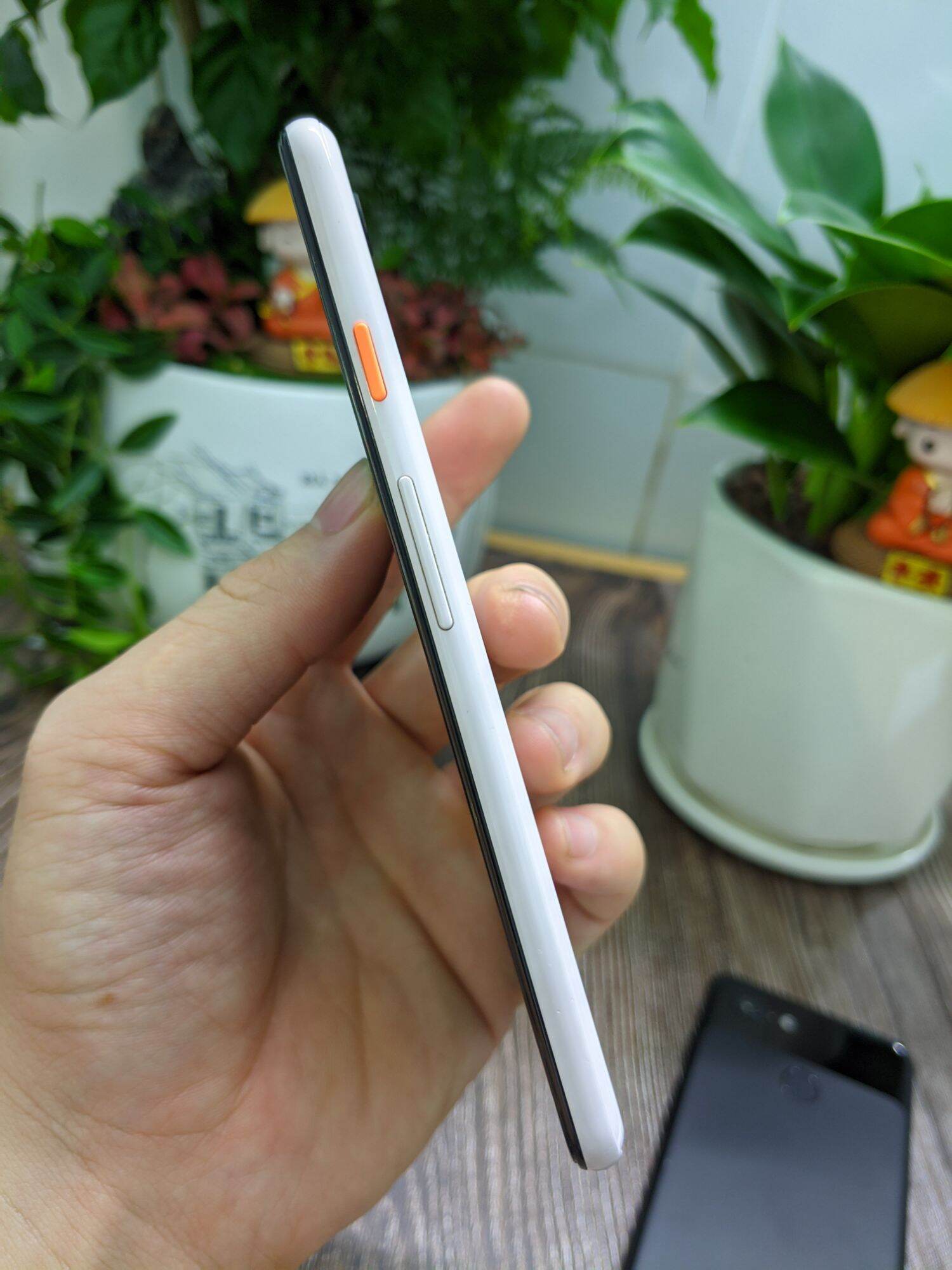 Điện thoại GOOGLE PIXEL 3 nhỏ gọn, máy phụ cực chất