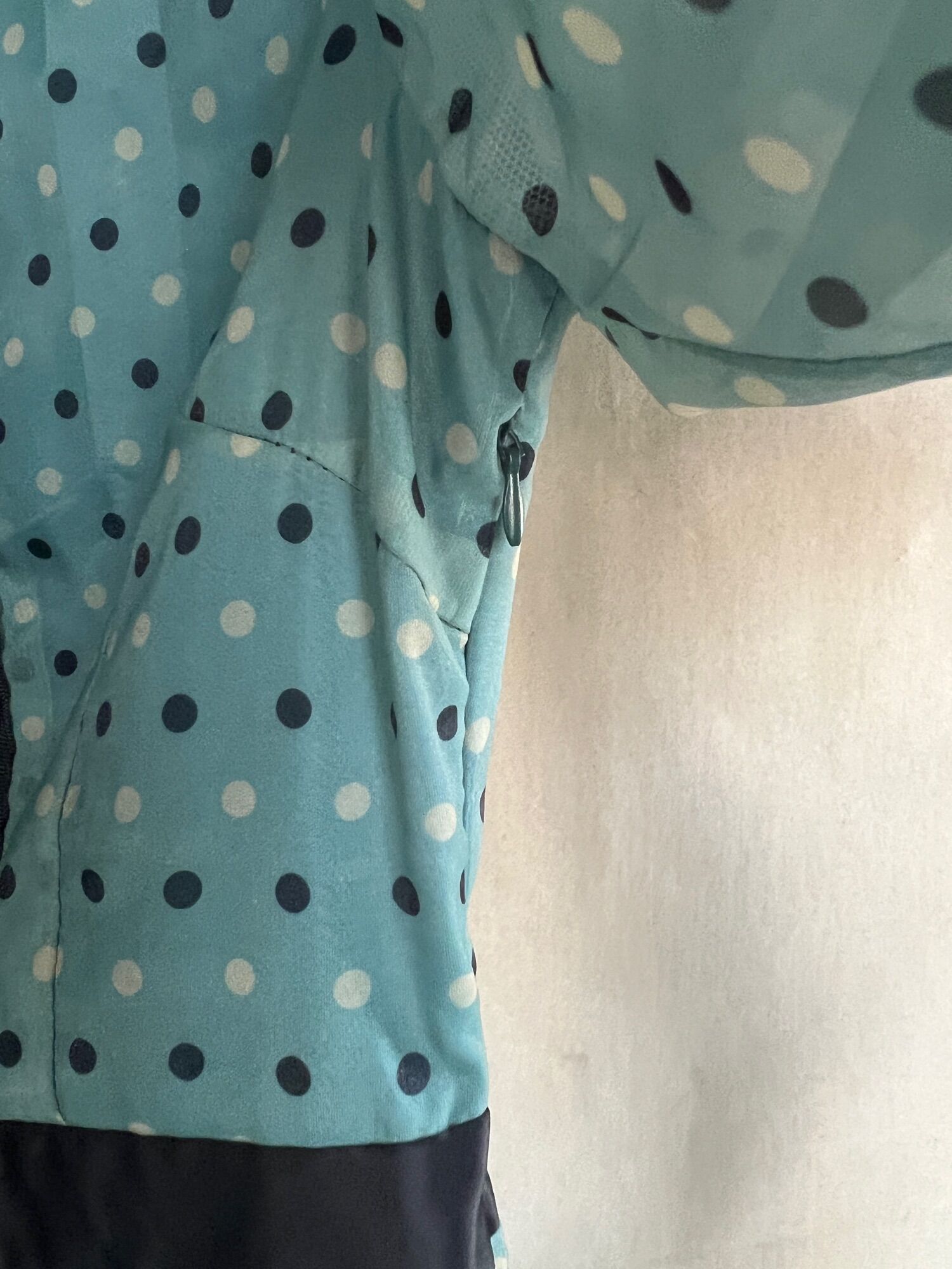 Đầm Tiểu Thơ Chấm Bi Tay Bồng sz S, new 99%