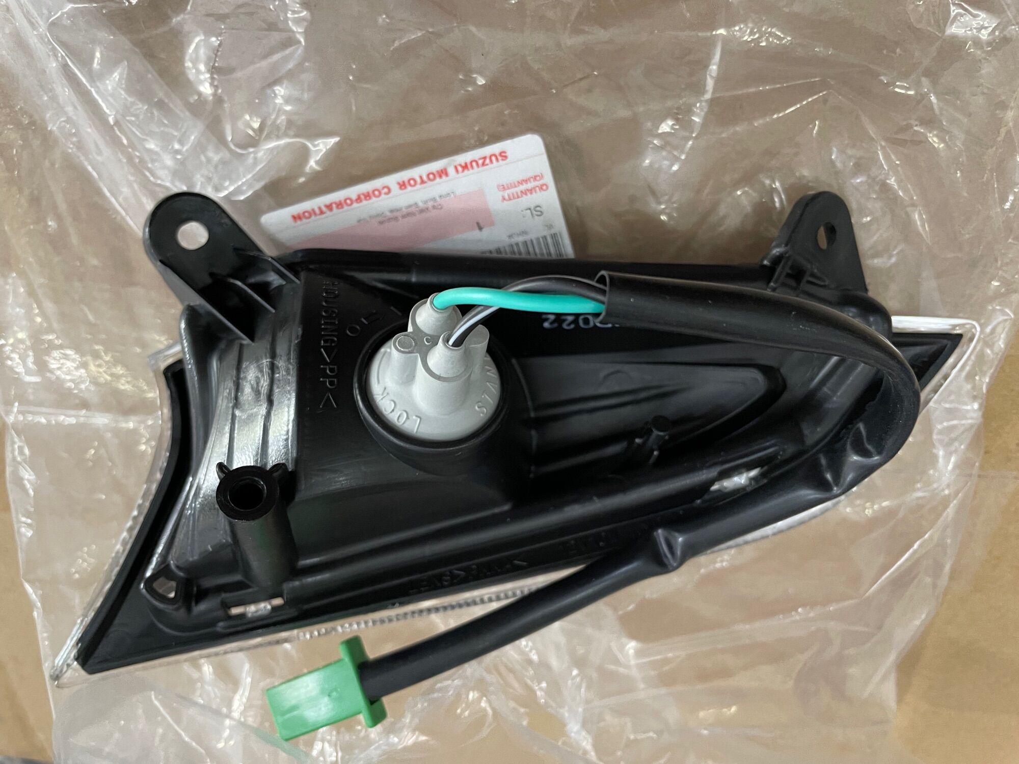 Đèn si nhan trước suzuki Revo