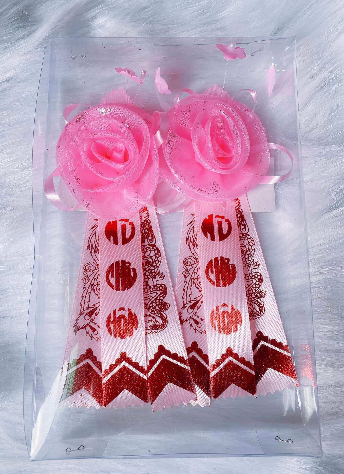 Set 2 hoa chủ hôn cài áo nhà gái dùng trong đám cưới