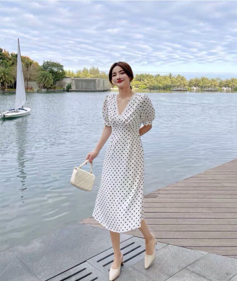 Đầm chấm bi xòe cổ viền ren tay phồng