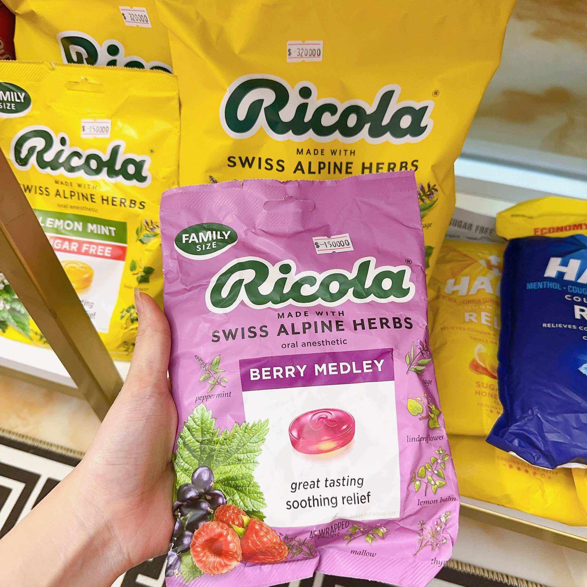 Kẹo thảo mộc giảm ho, khàn Ricola 105v