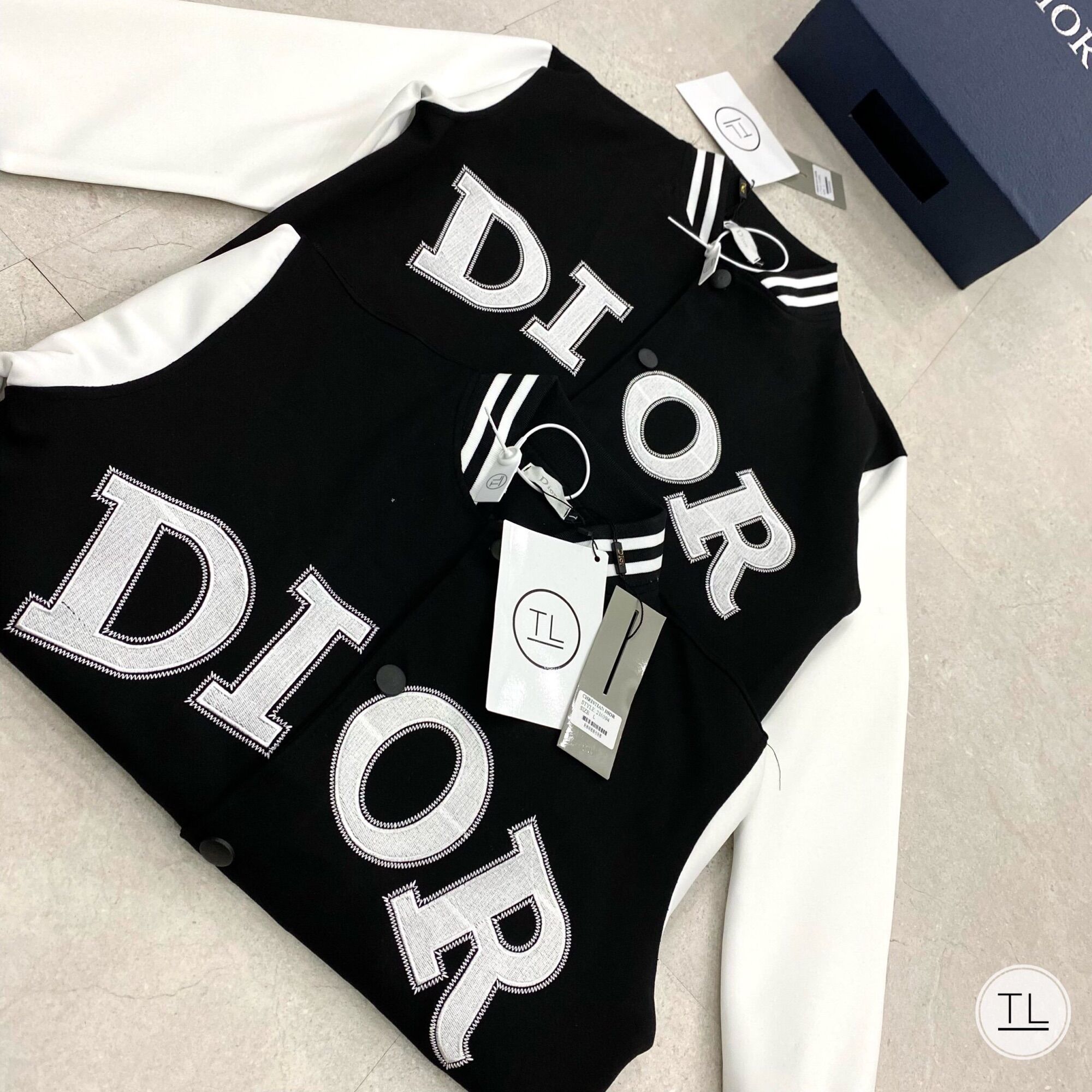 Áo Khoác Bomber Dioor Tay Trắng