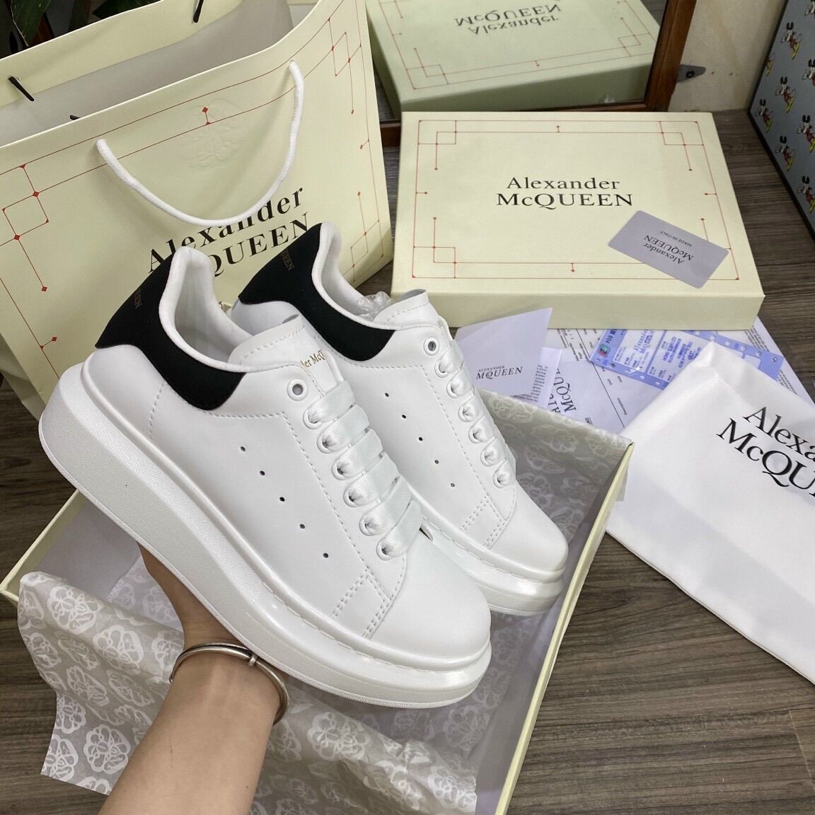 [full box-phụ kiện] giày Mcqueen gót đen hàng 1:1 trung cao cấp
