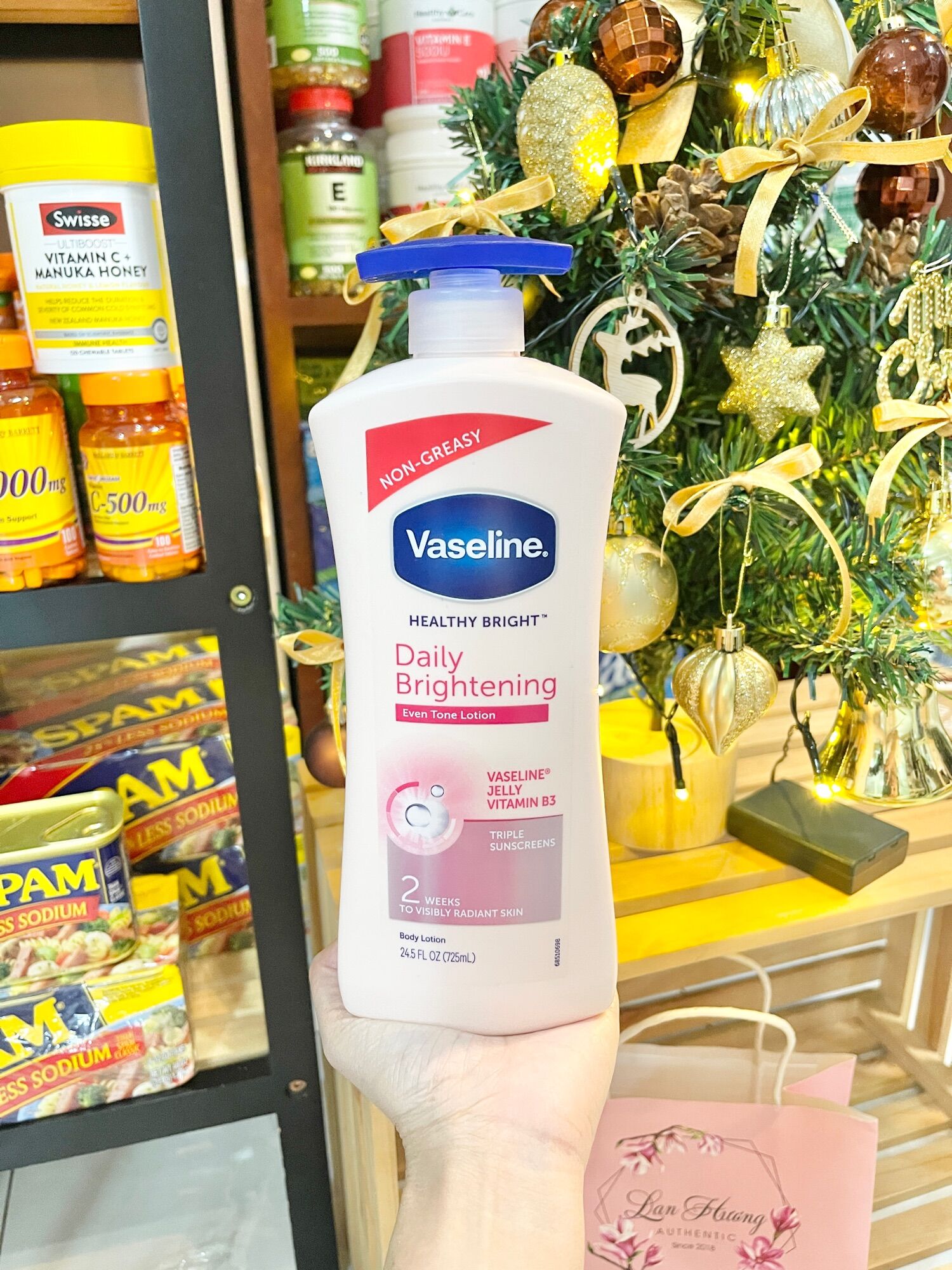 Kem dưỡng trắng da Vaseline 725ml của Mỹ