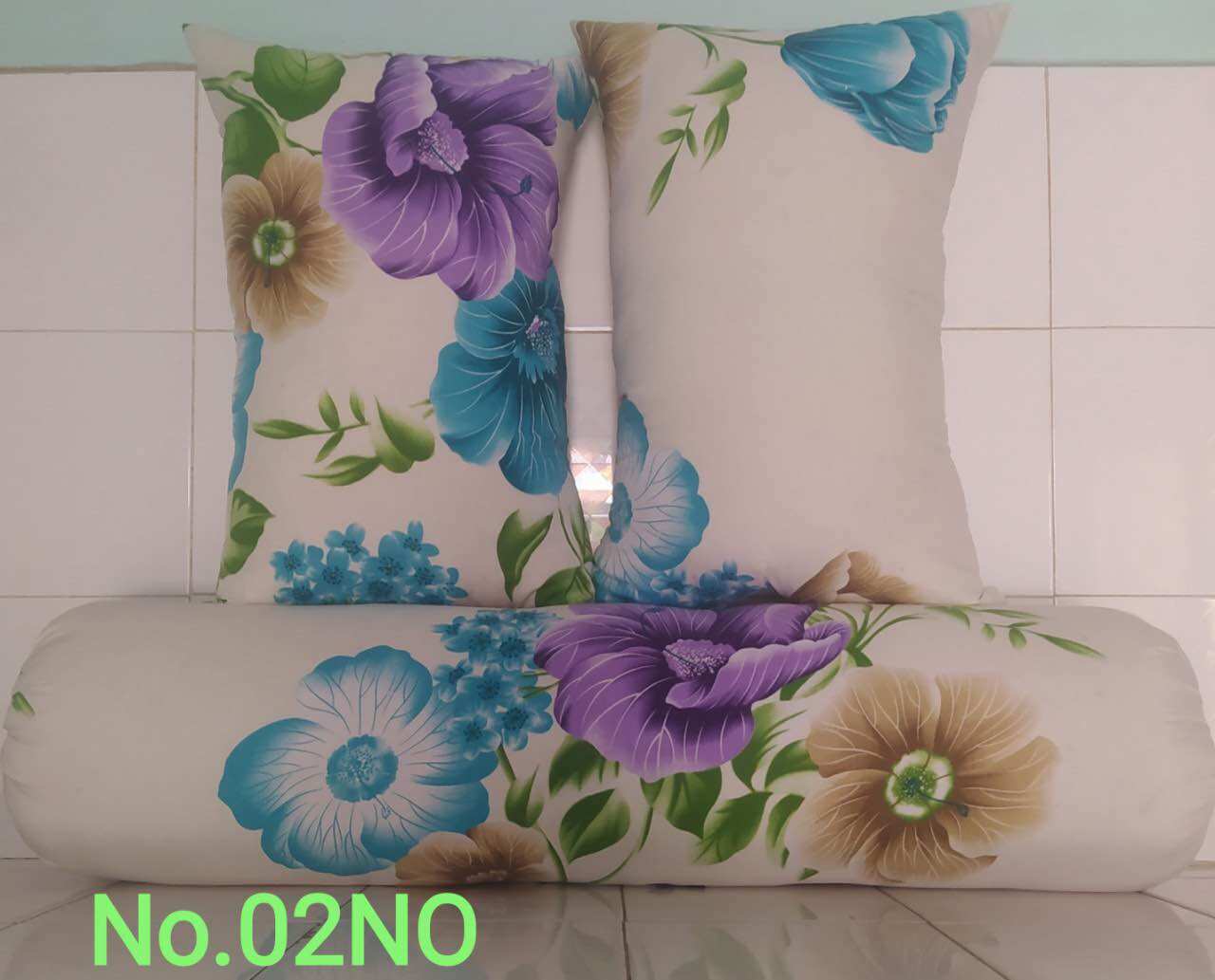1 gối nằm (50x70) + 1 gối ôm dài (35x100) (mẫu ngẫu nhiên)