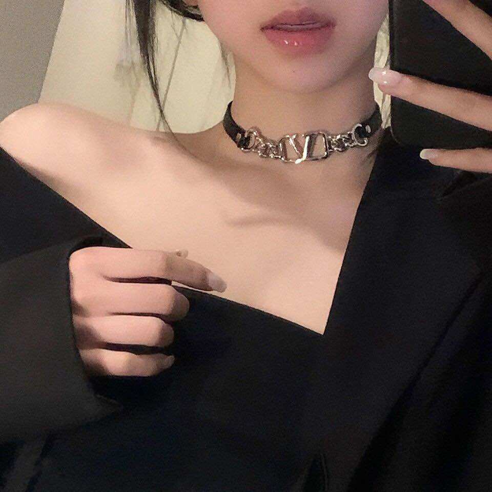 Chocker da kèm chữ cá tính