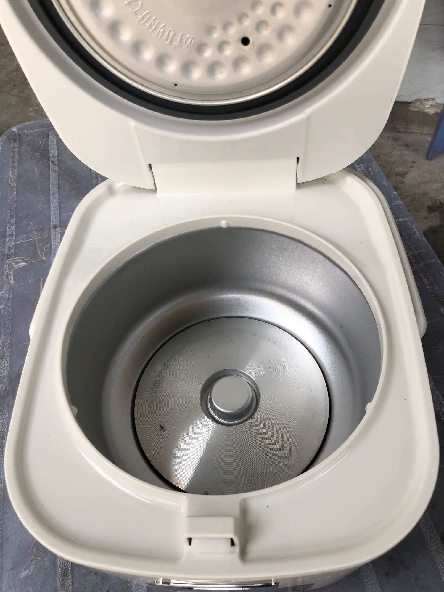 Nồi cơm điện nội địa Nhật đã qua sử dụng IRIS OHYAMA  0,54Lít.