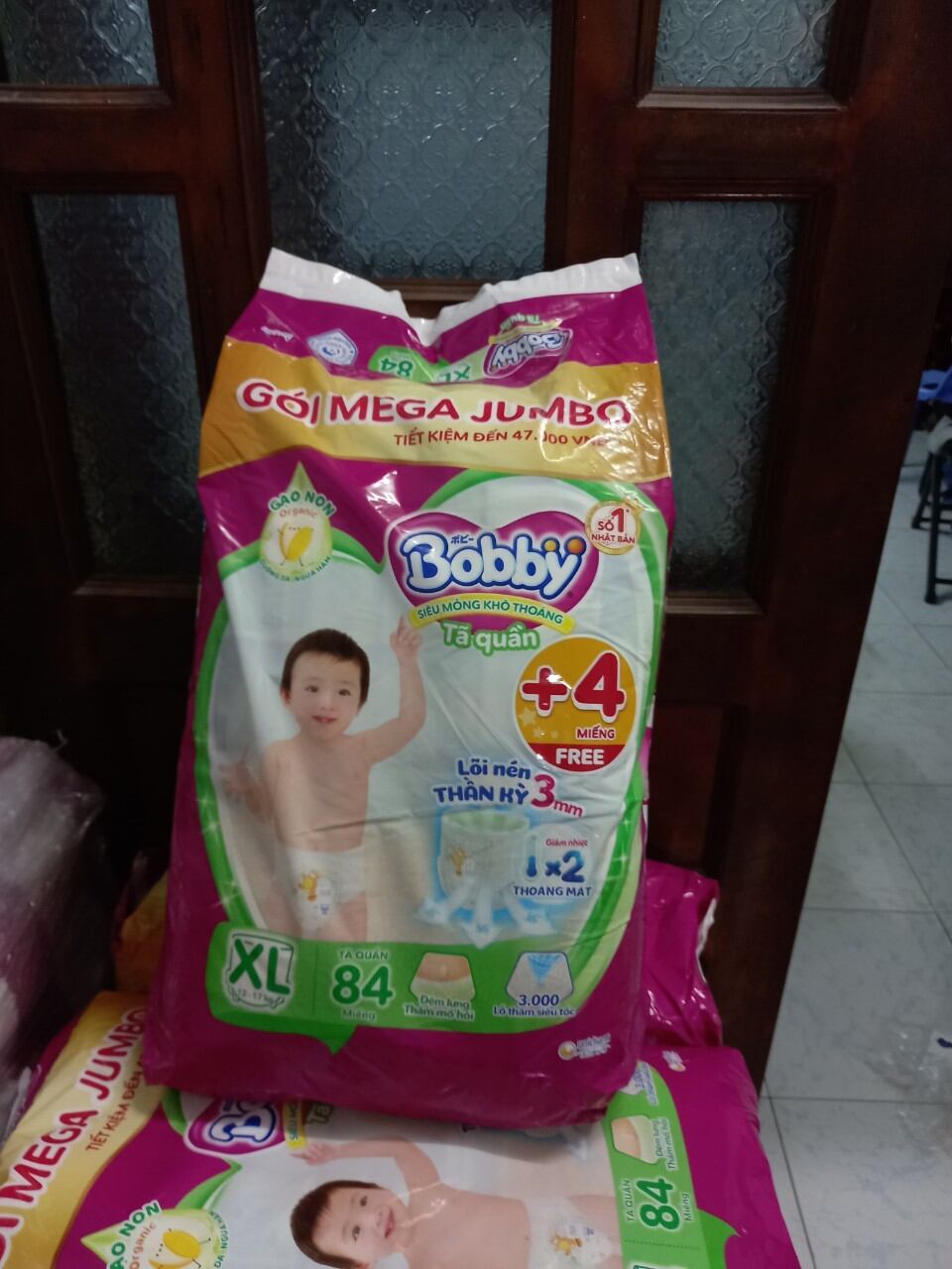 Tã quần bobby XL84 +4 miếng gạo non