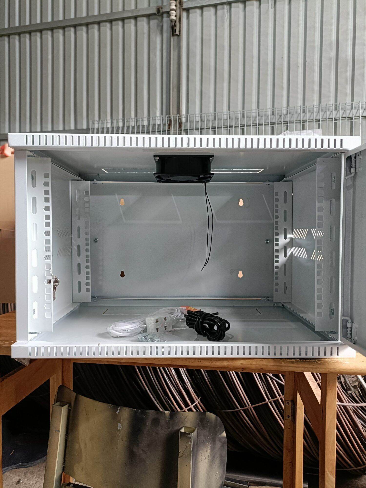 TỦ RACK (TỦ MẠNG) 6U (D400) treo tường (màu xám trắng/màu đen) - mẫu lắp ráp