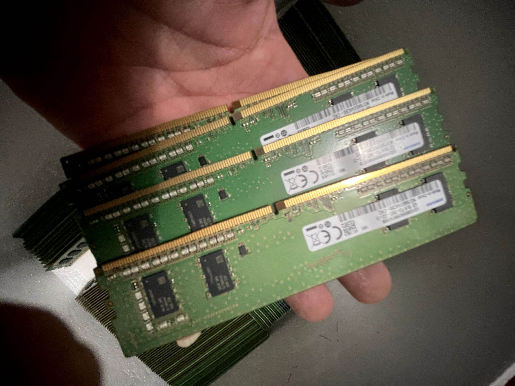 ram ddr4 8g , 4g cho máy bàn , laptop ( cần gì ib shop trước)