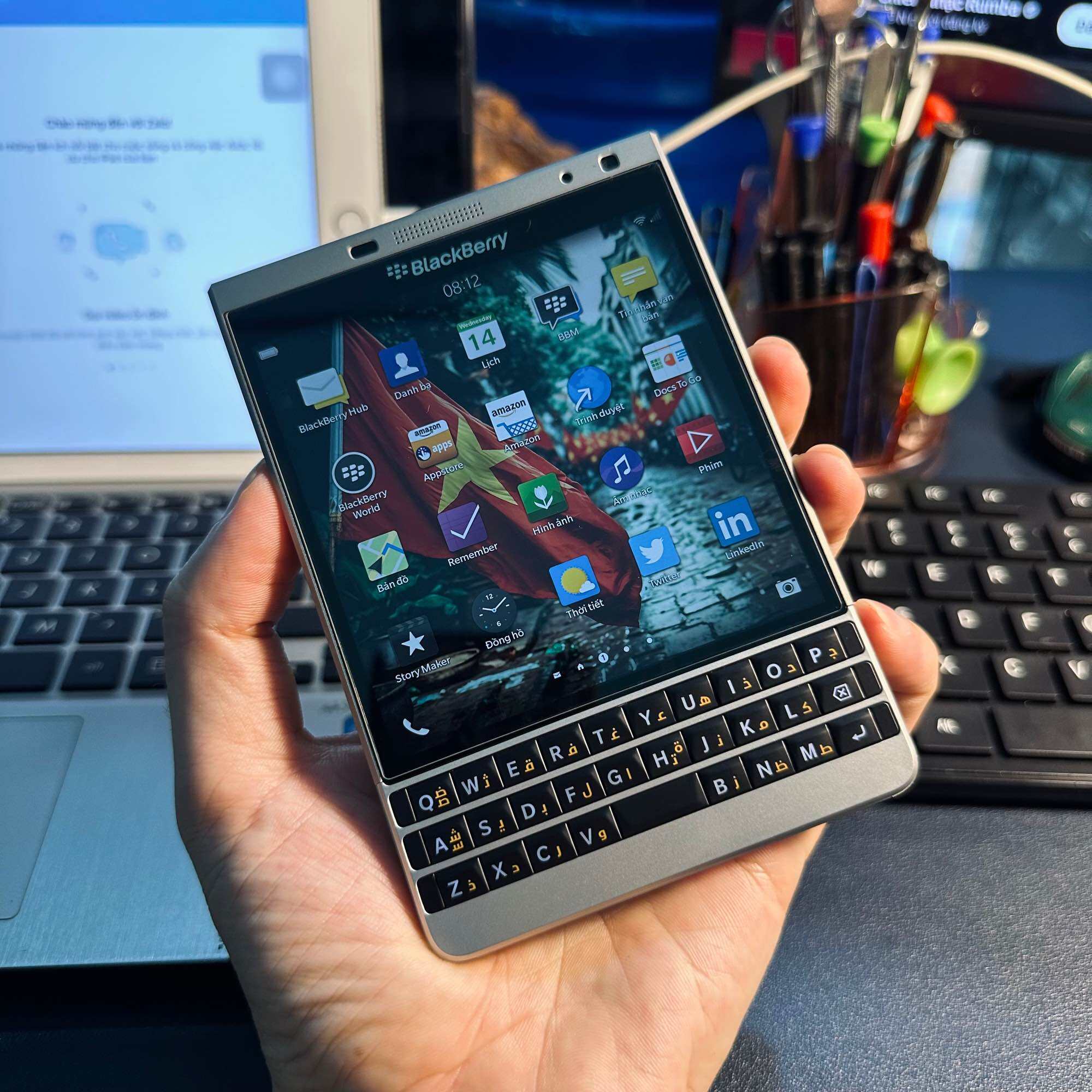 Điện Thoại Blackberry Passport Silver Edition