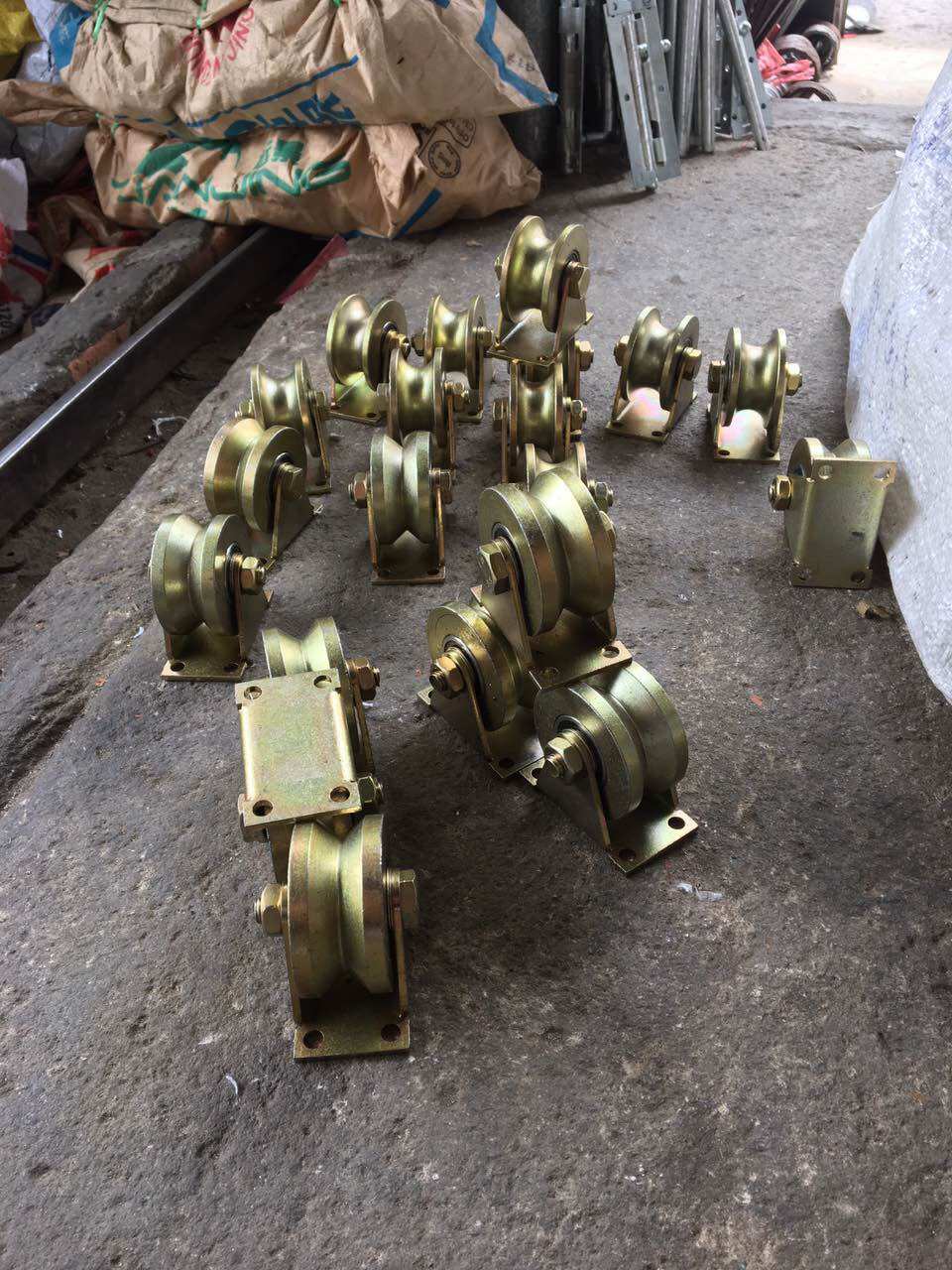 Bánh xe sắt rảnh V