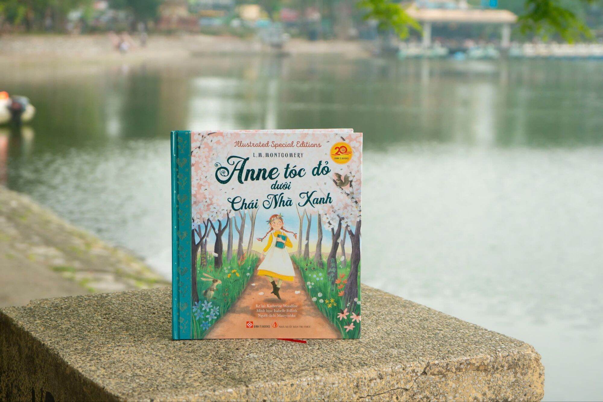 Sách - Anne tóc đỏ dưới Chái Nhà Xanh