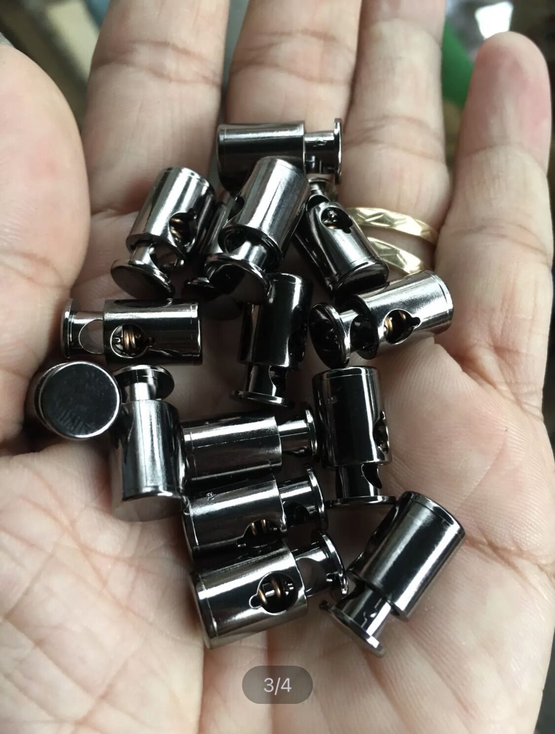 Nút chặn mũ, Nút chặn áo, chặn 1 đầu màu nâu xi bóng đẹp