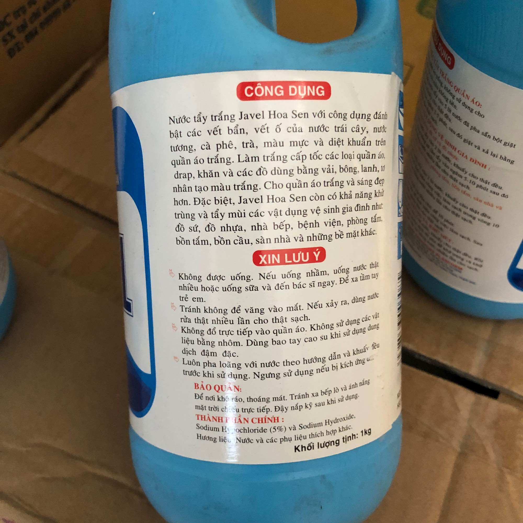 Nước Tẩy Javel Chai 1000ml Đánh Bay Mọi Vết Bẩn Cứng Đầu