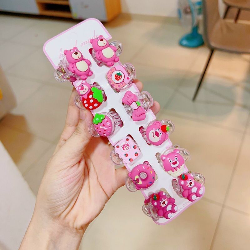 Vĩ 12 kẹp càng cua mini đính icon Gấu dâu hồng Lotso