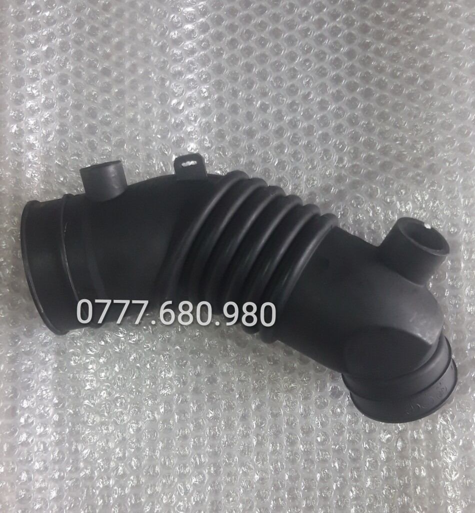 Cổ hút gió / ống gió trên nắp bầu lọc gió toyota fortuner