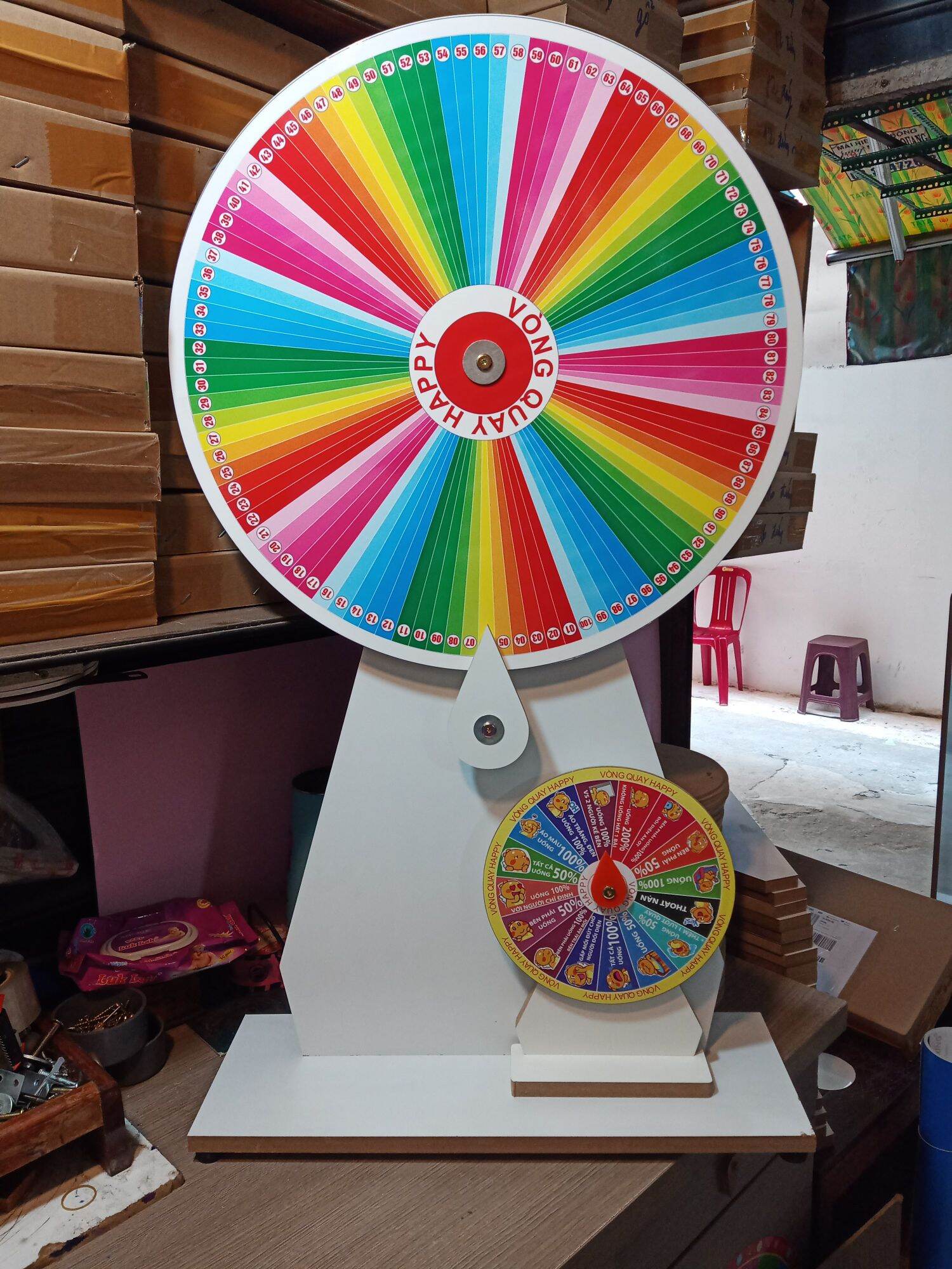 Vòng quay ( may mắn 100 ô màu viền trắng - mũi tên ngoài - kt: 60cm cao 105cm)