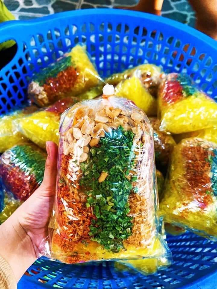 1 bịch bánh tráng trộn thập vị