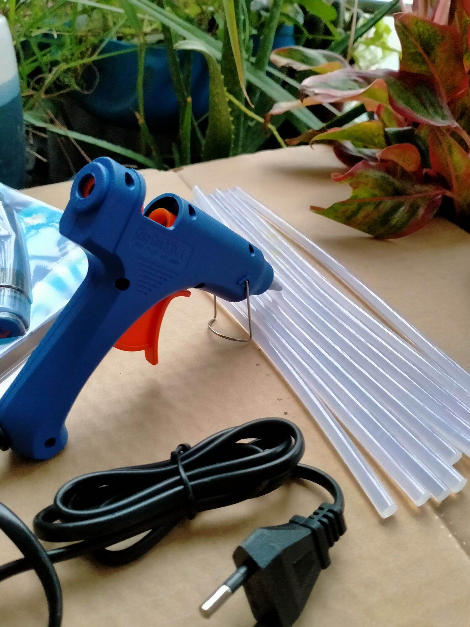 Súng bắn keo + 10 cây keo nóng nhỏ