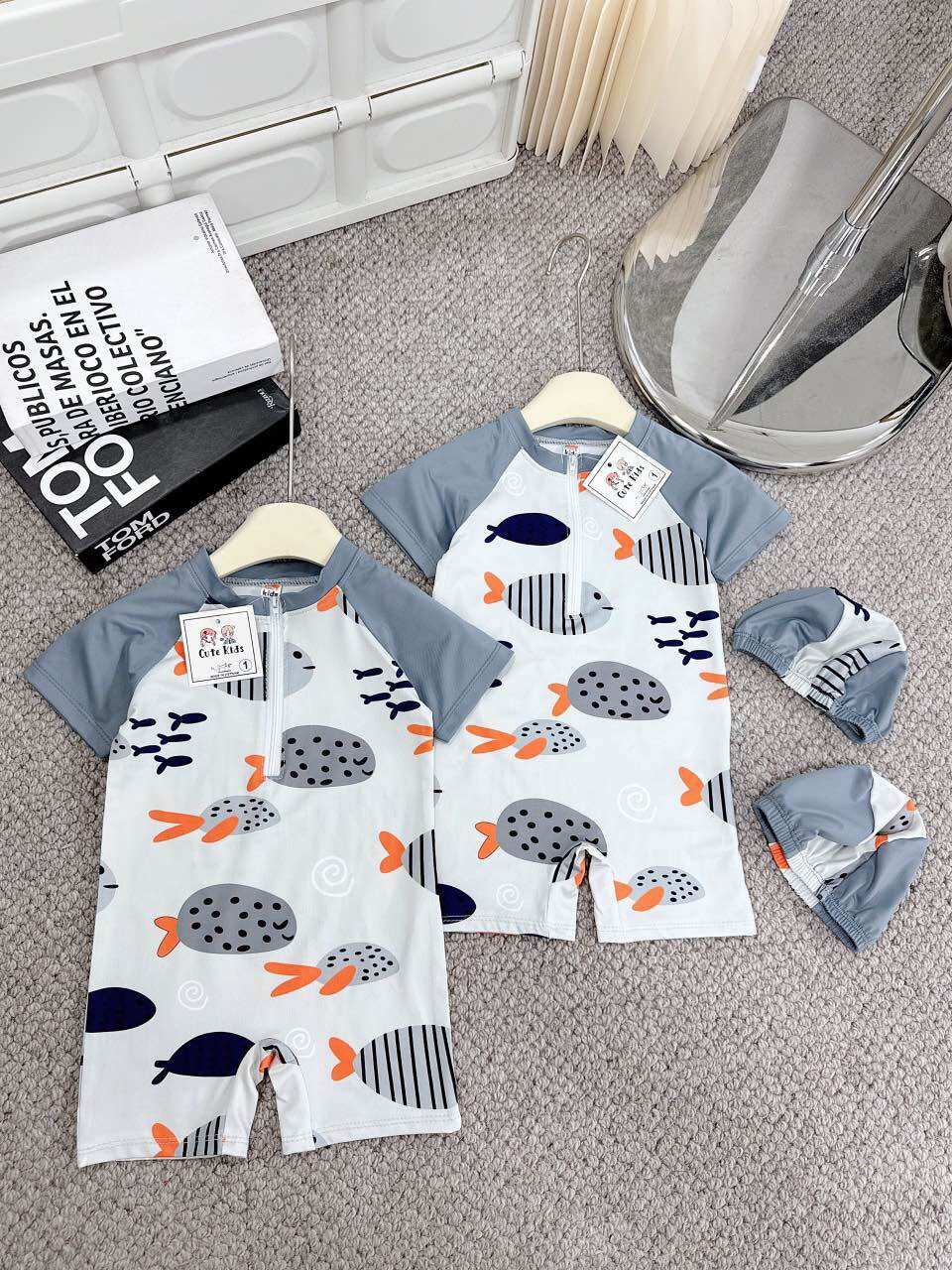 Đồ Bơi Liền Thân Kèm Mũ Bé Trai (10-30kg)