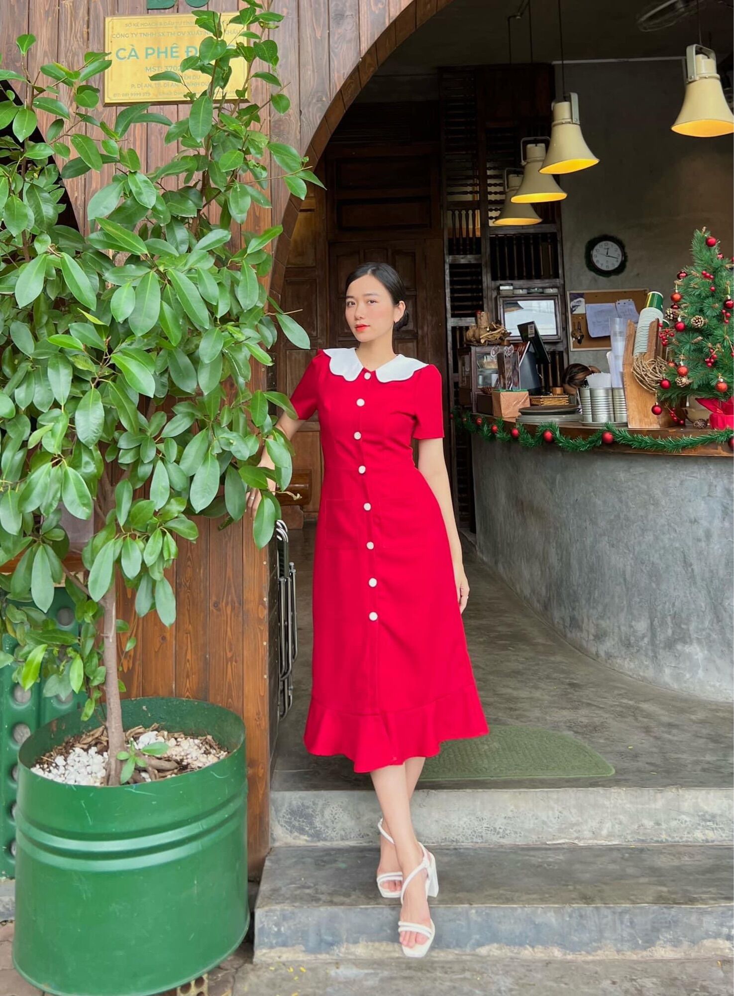Đầm cổ sen dáng đuôi cá dài - Nhật Lựu