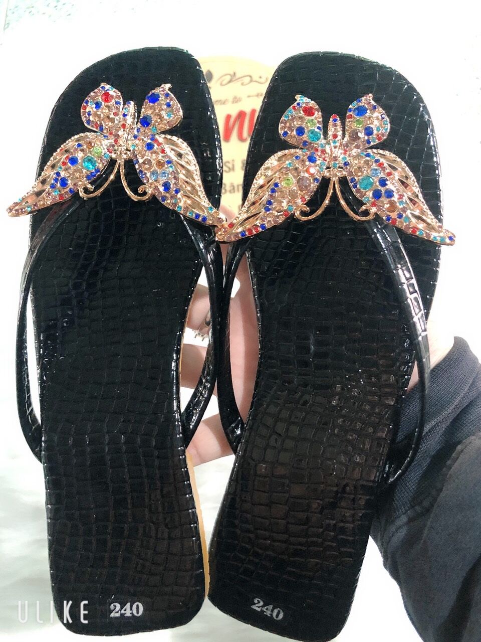 Dép Kẹp Gắn Charm Bướm