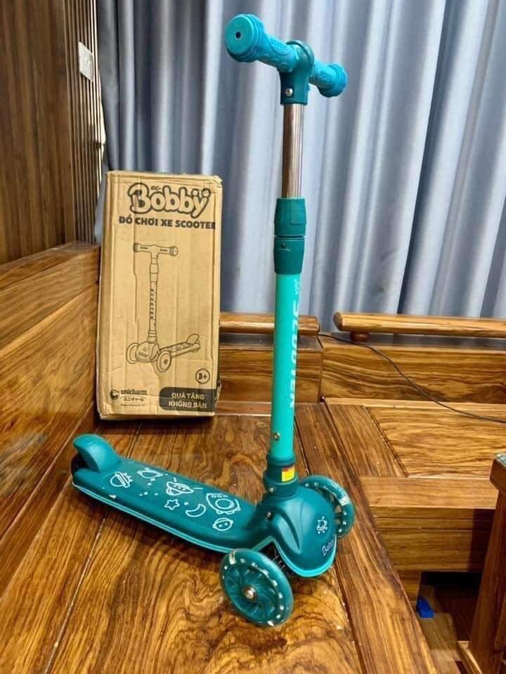 Xe trượt scooter gấp gọn có đèn bánh xe Bobby