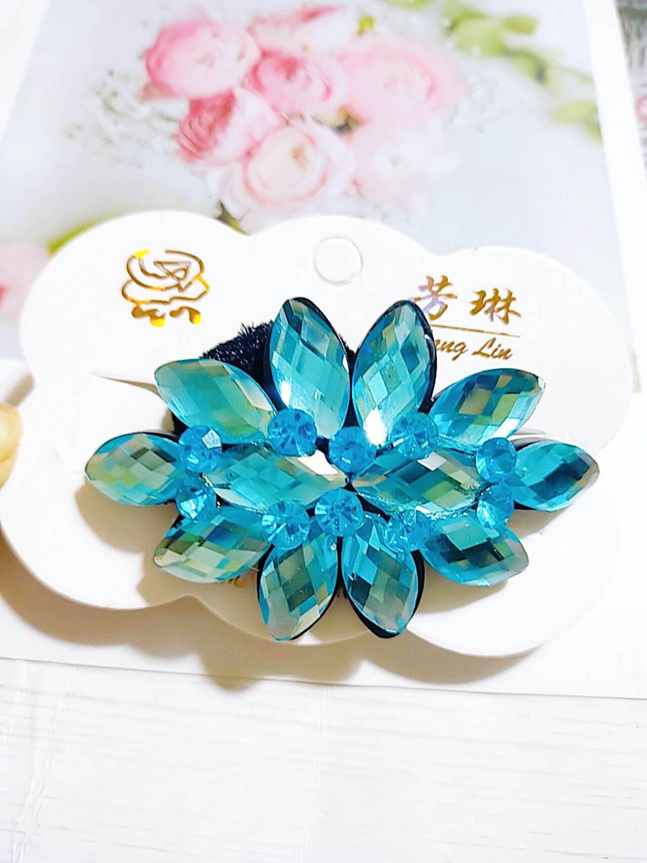 Cột tóc nhung đen đính đá pha lê sang trọng