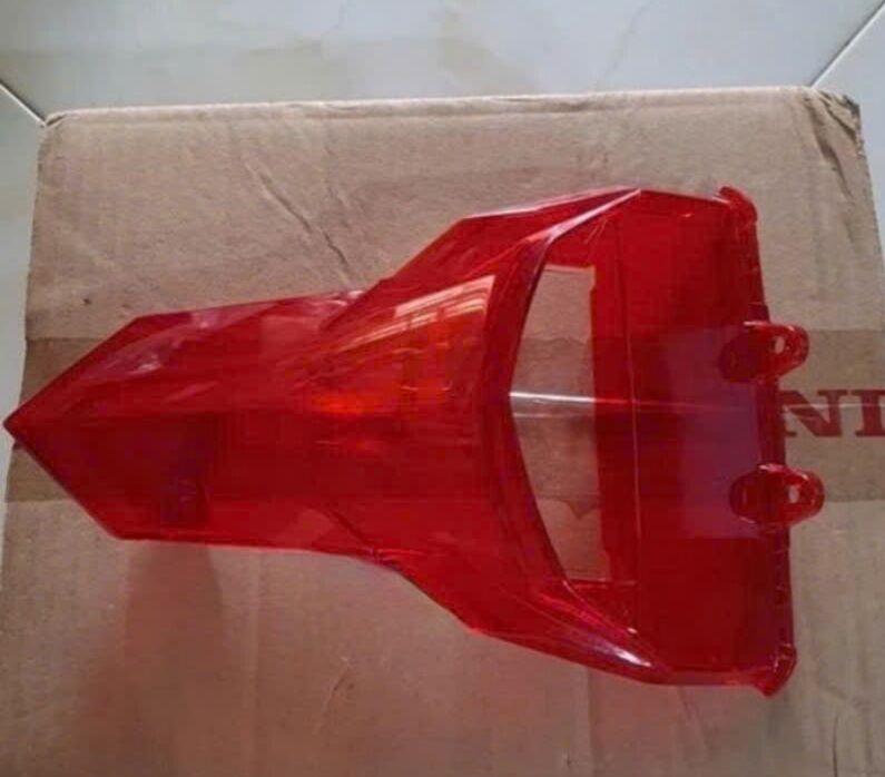 Mica đỏ đèn hậu Sonic 150 tháo  xe