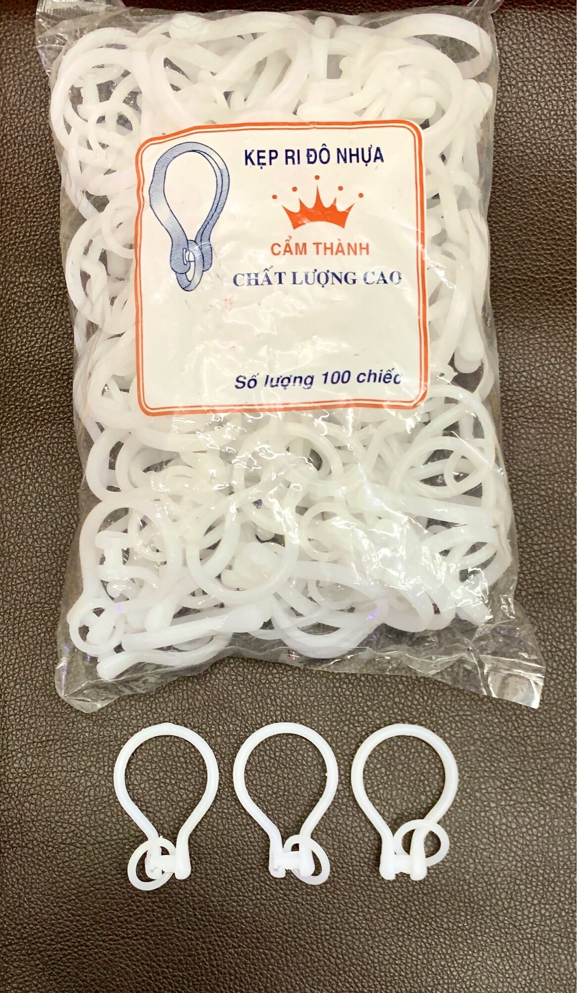 Combo 10 cái khoen nhựa móc màn tháo ra để móc vào cây xà ngang cố định treo màn dễ dàng