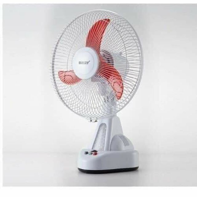 Quạt tích điện Mickey siêu bền.