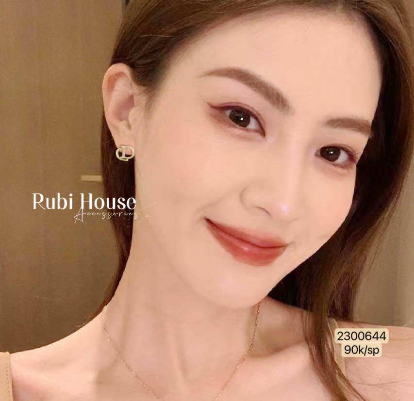 Bông tai chữ CD đính đá vàng