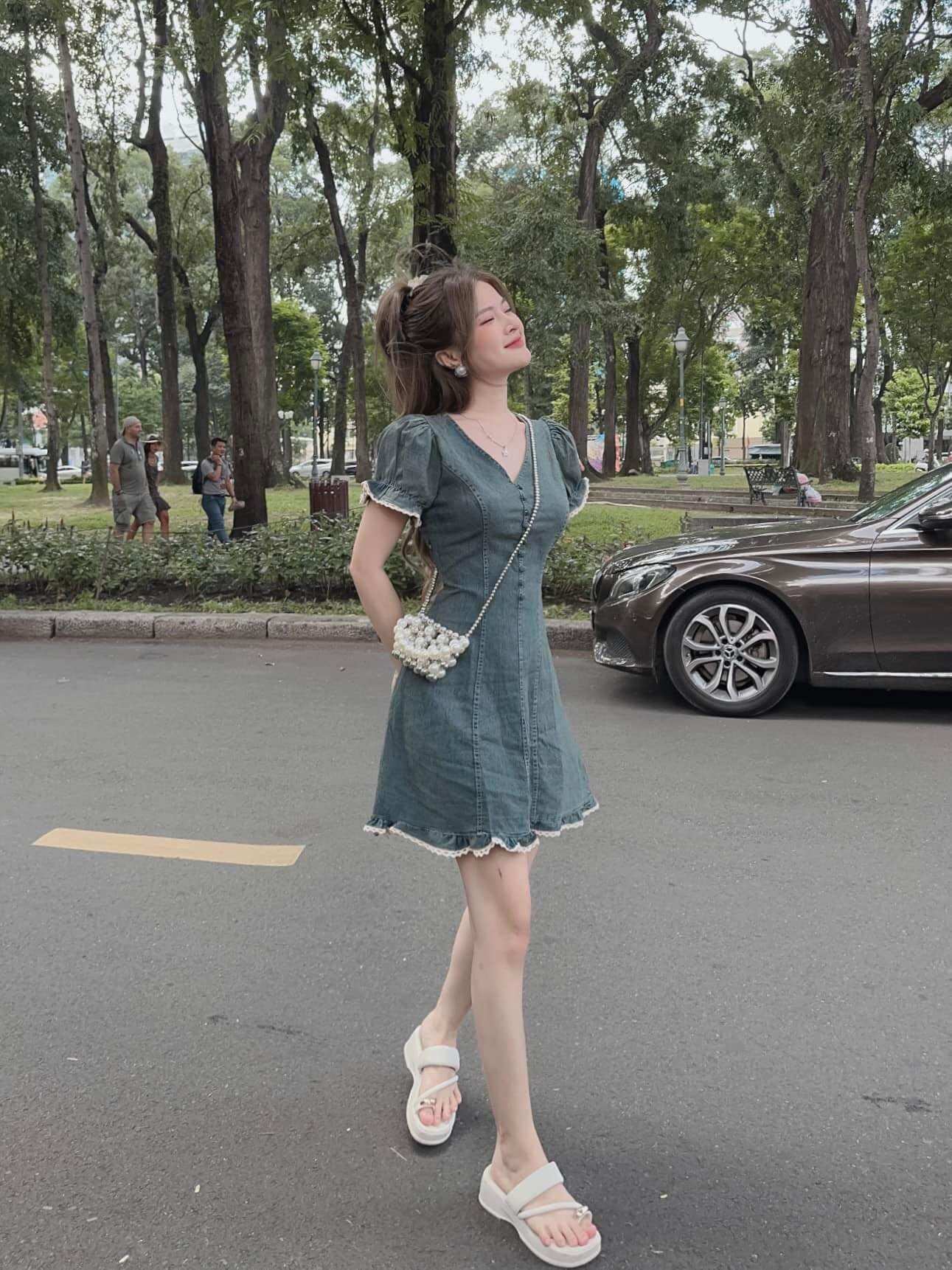 Váy đầm jean viền ren