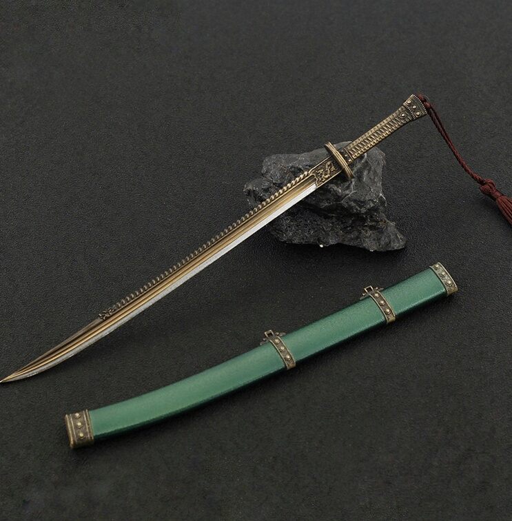 Mô hình càn long bảo đao 22cm.