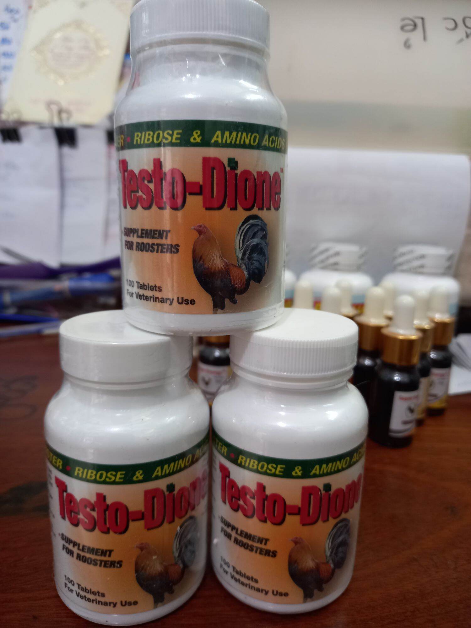 Testo dione,hộp 100 viên,chuyên dùng cho gà lõn lẽn,không chịu cự