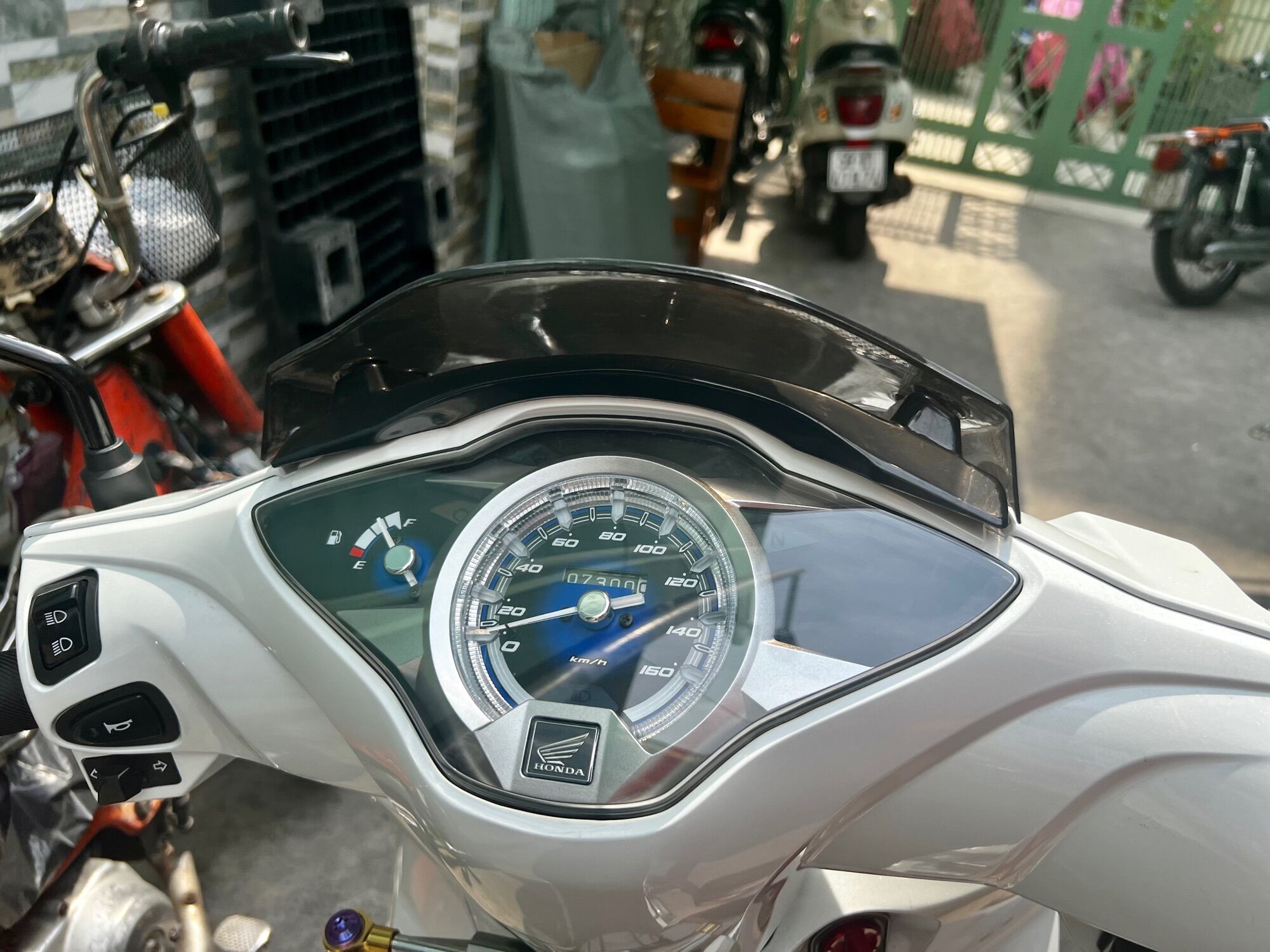 Mão Chắn Gió Ốp Đầu Future Led 125 Đẹp Cao Cấp