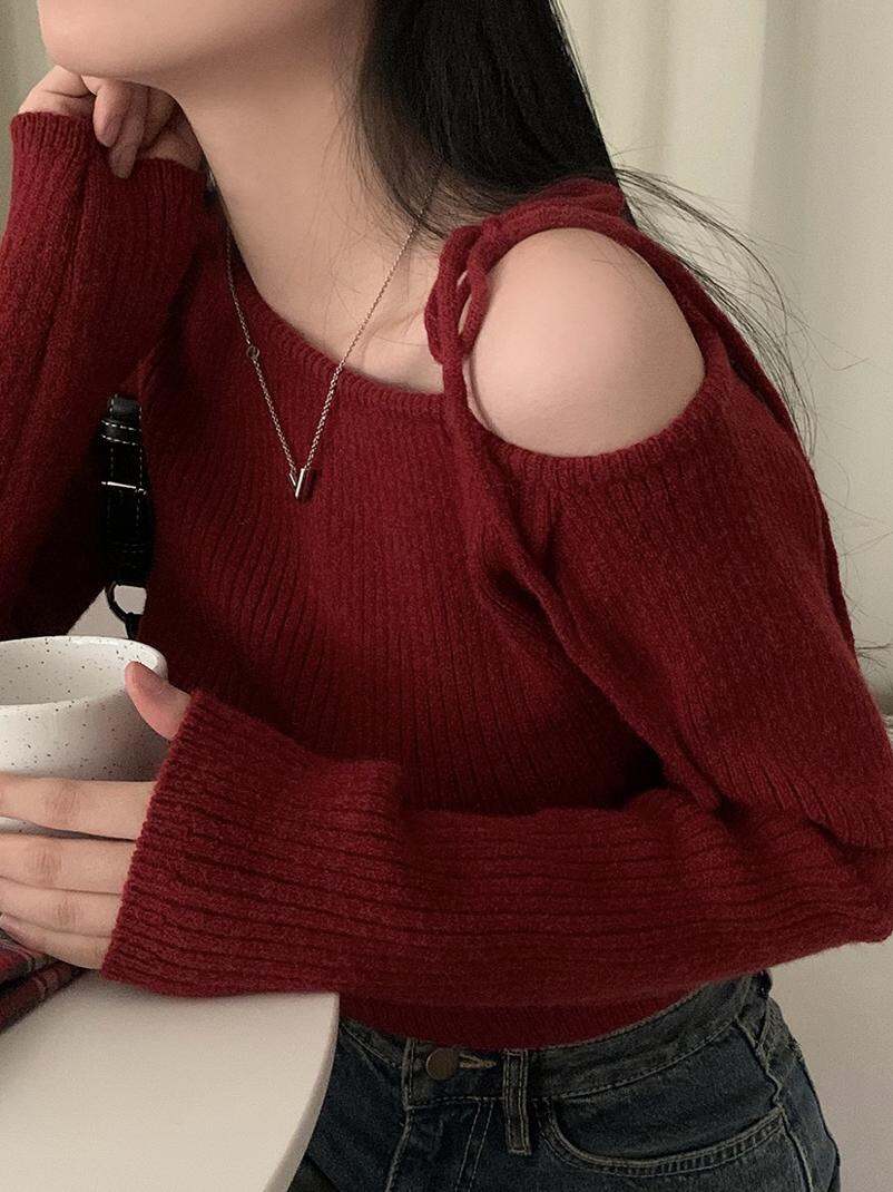 Áo Len Dệt Kim Màu Đỏ Một Bên Vai Cho Nữ Mùa Thu 2024 Thiết Kế Mới Ngắn Không Đều Dây Thắt Lưng Áo Len Cổ Chữ V Dài Tay