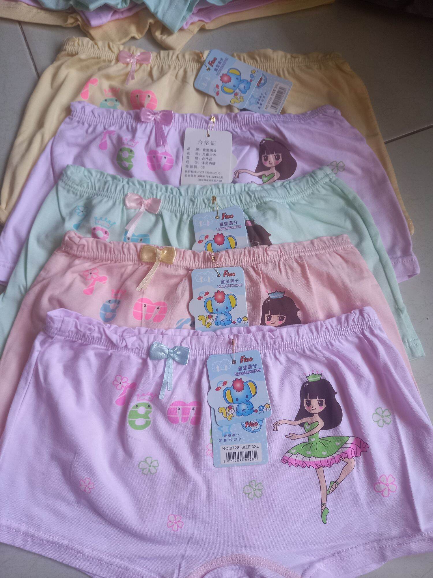 Quần đùi bé gái