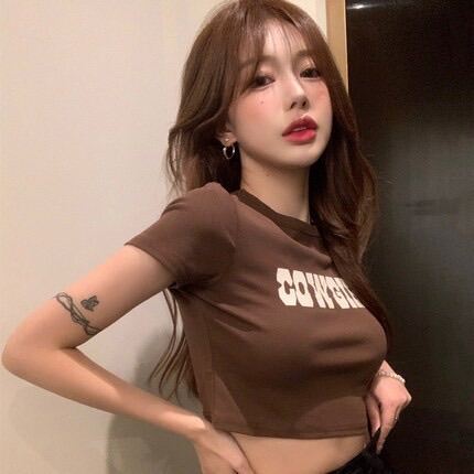 [Dưới 50kg] Áo phông nữ màu trắng màu nâu tay ngắn in chữ Cow Girl ôm body dáng croptop PC121 - áo thun body nữ