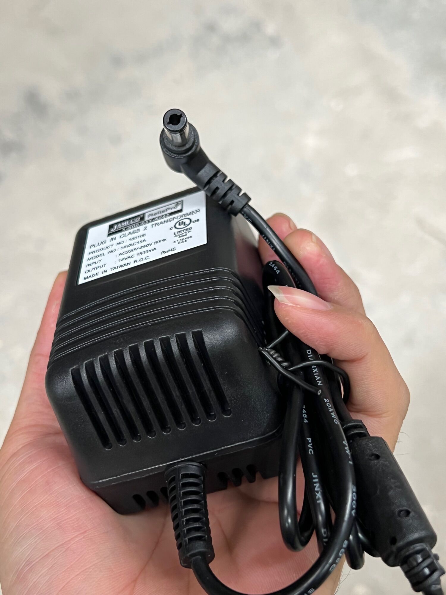 adapter nguồn AC 14V cho boss GT-8 (14vac chân to)