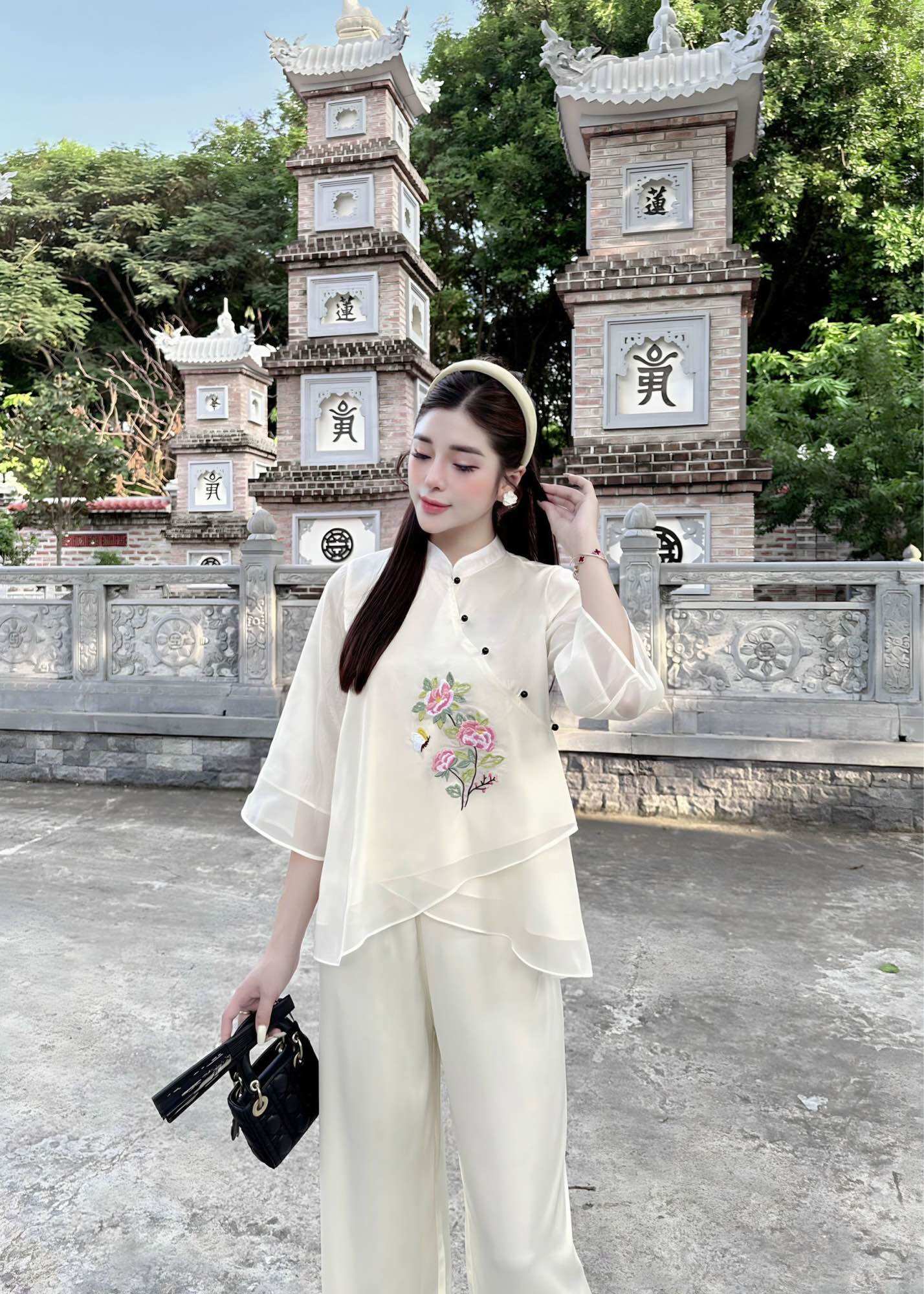 Bộ lụa voan tơ cao cấp thêu hoa nổ tinh tế